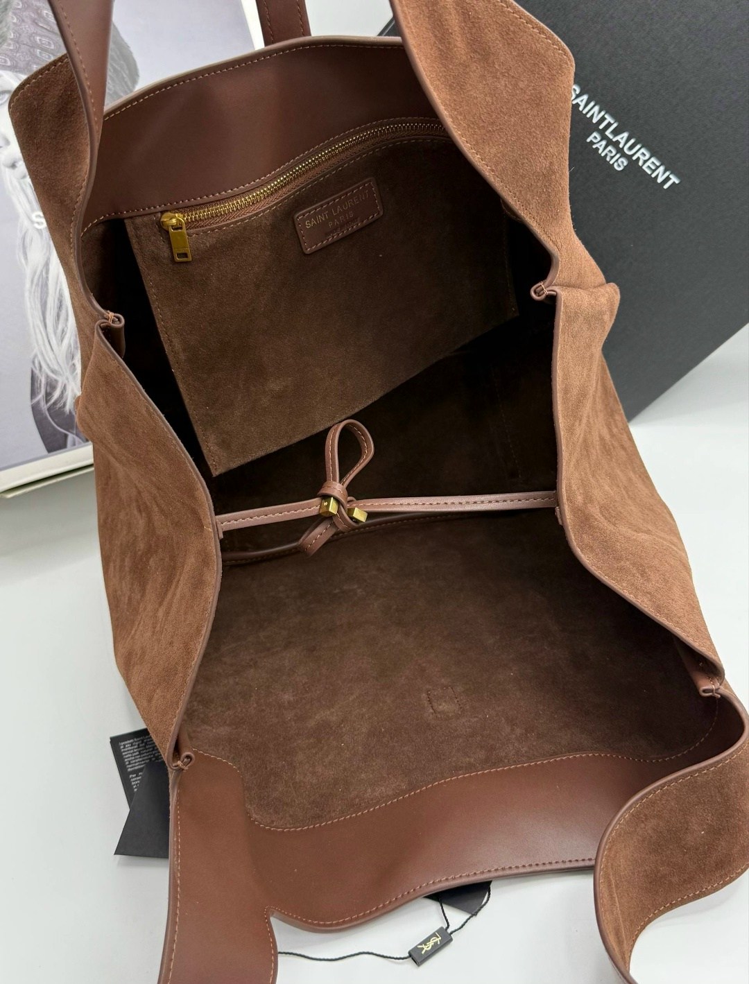 женская замшевая сумка yves saint laurent 37x29 см,кожаная сумка-хобо le 5 à 7 saint laurent коричневый,сумка yves saint laurent замшевая,сумка замшевая,сумка ysl замша