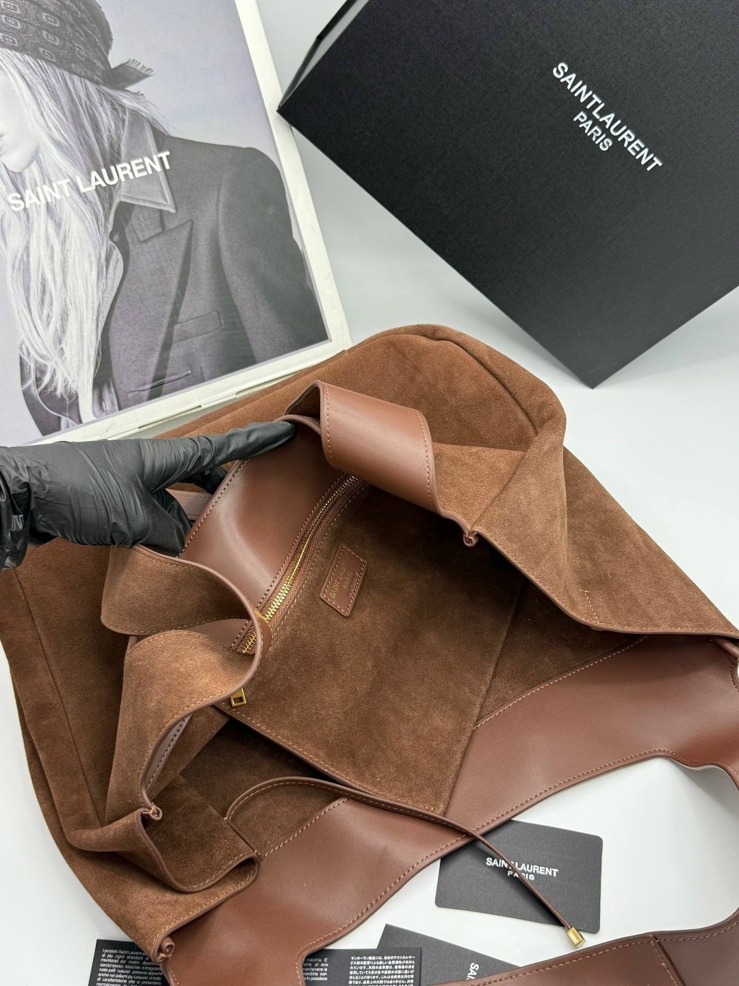 женская замшевая сумка yves saint laurent 37x29 см,кожаная сумка-хобо le 5 à 7 saint laurent коричневый,сумка yves saint laurent замшевая,сумка замшевая,сумка ysl замша