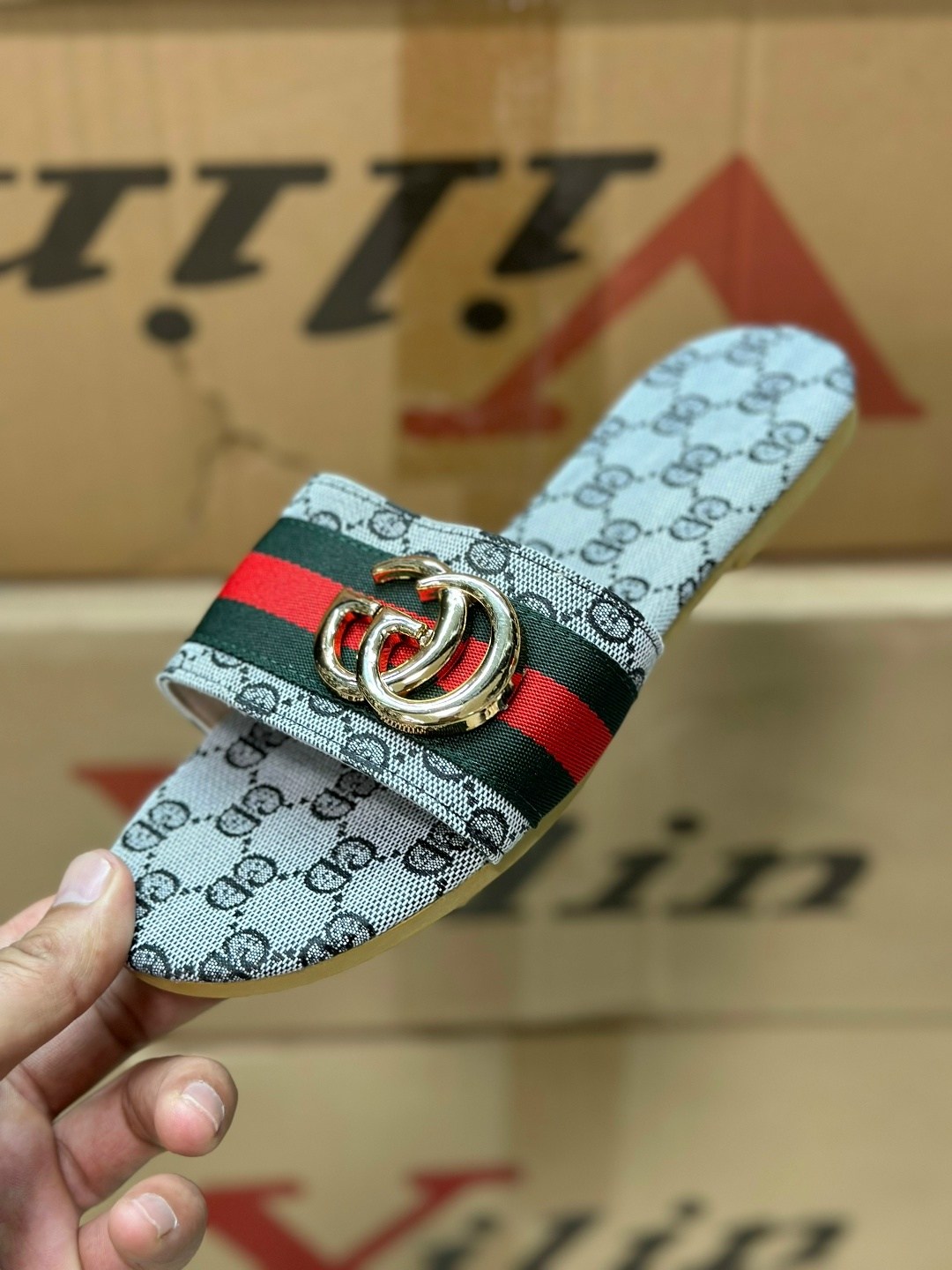тапочки gucci,шлепанцы gucci,,тапочки модные,тапки гуччи мужские