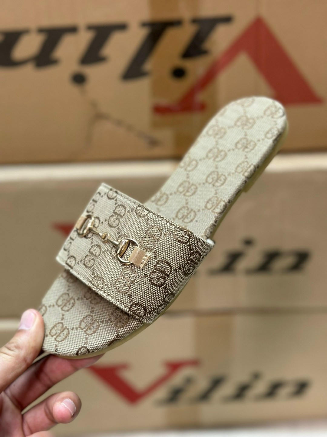 тапочки gucci,шлепанцы gucci,,тапочки модные,тапки гуччи мужские
