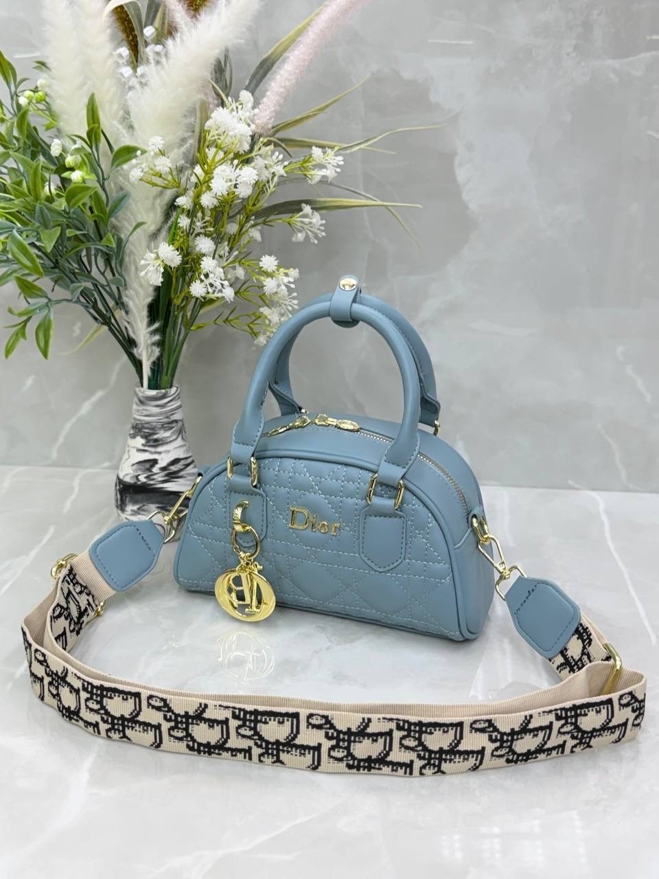 dior сумка,сумка lady dior micro от christian dior,женская сумка dior,сумки через плечо christian dior,сумочка диор