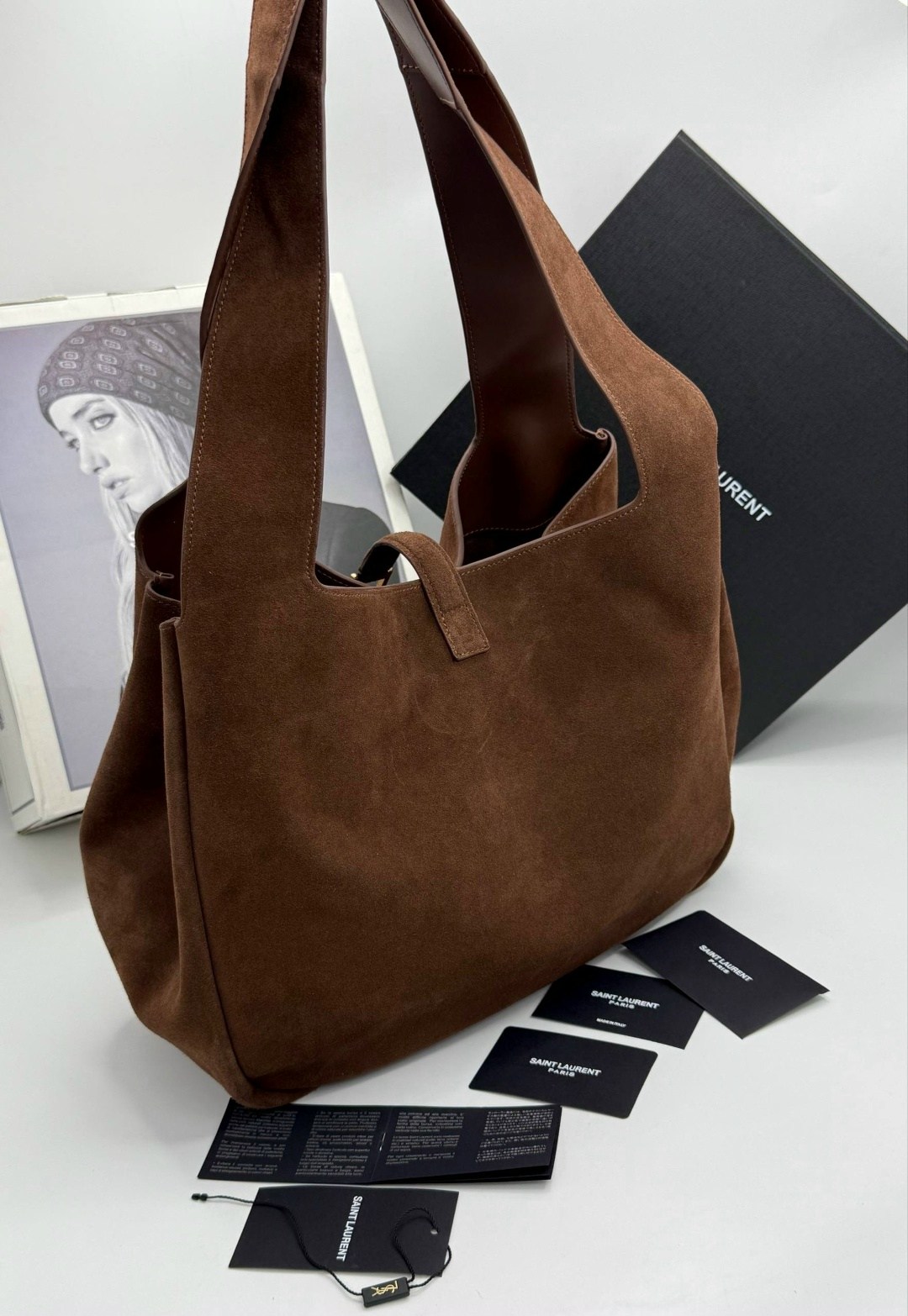 женская замшевая сумка yves saint laurent 37x29 см,кожаная сумка-хобо le 5 à 7 saint laurent коричневый,сумка yves saint laurent замшевая,сумка замшевая,сумка ysl замша