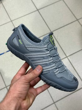 Кроссовки