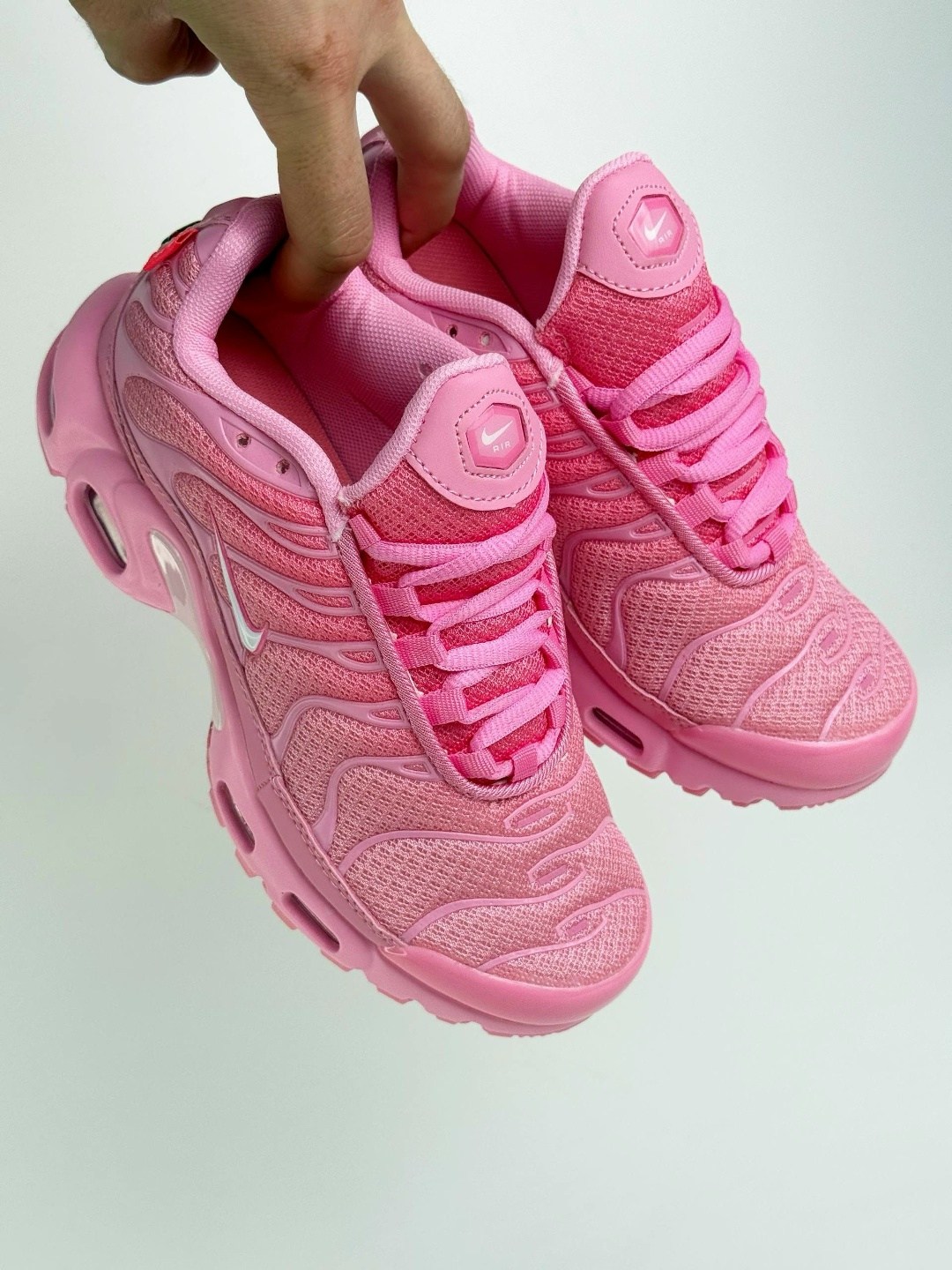 спортивные кроссовки air max plus tn nike,nike air max tn plus pink,кроссовки nike air max tn plus,спортивные кроссовки air max plus tn nike розовый,кроссовки