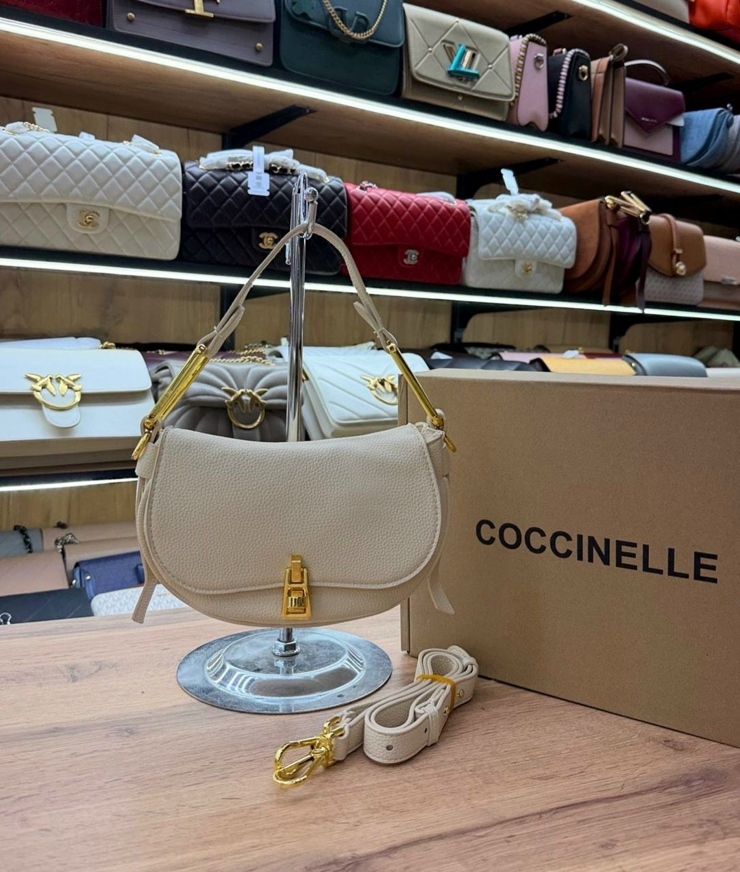 сумка coccinelle,сумка женская coccinelle,сумка женская coccinelle натуральная замша,сумка coccinelli натуральная замша 25 × 16 × 6 см,сумка