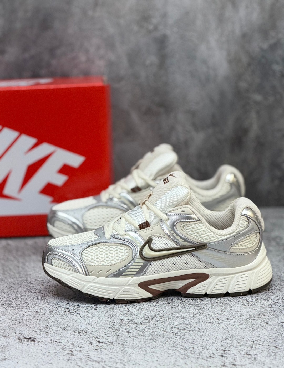 кроссовки nike,,женские кроссовки,кроссовки женские мужские,женские кроссовки nike v5 rnr white/brown