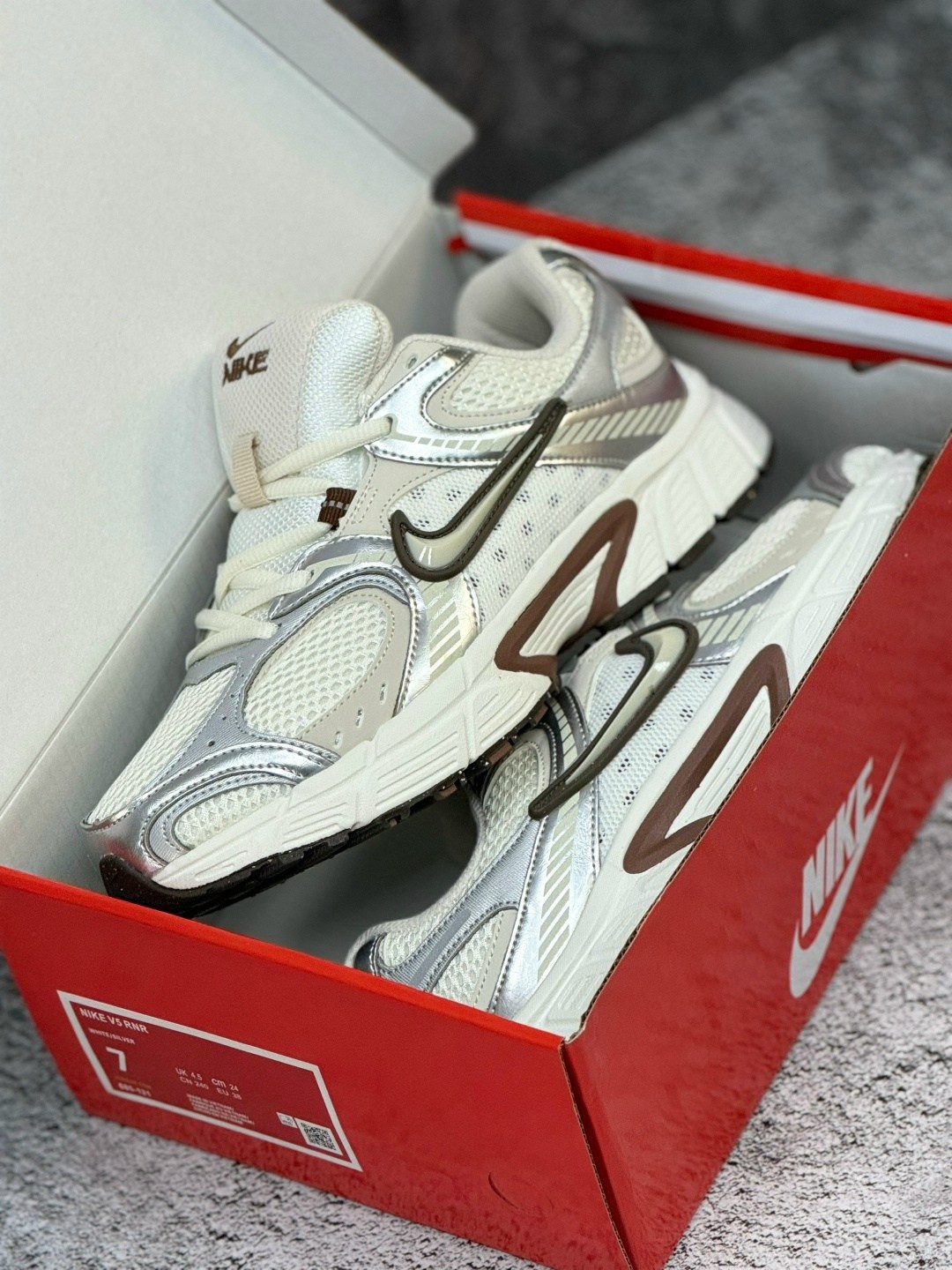 кроссовки nike,,женские кроссовки,кроссовки женские мужские,женские кроссовки nike v5 rnr white/brown