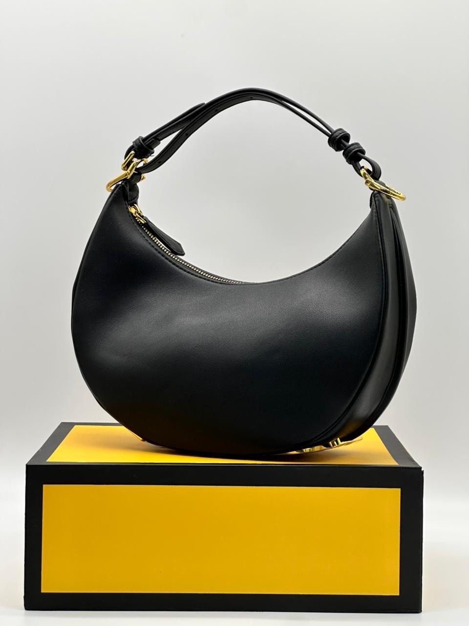 сумка fendi,сумка,сумка на плечо fendi,женская сумка,сумка фенди
