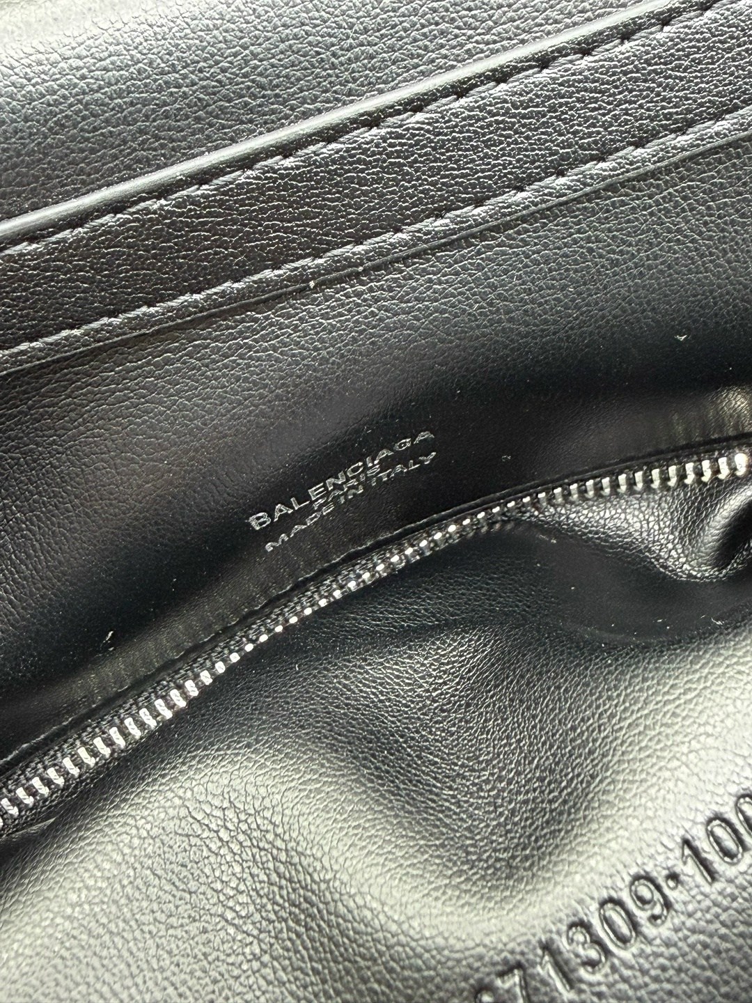 сумка balenciaga натуральная кожа 35-24 см,сумка balenciaga,balenciaga сумка женская,сумка balenciaga rodeo,женская сумка rodeo balenciaga