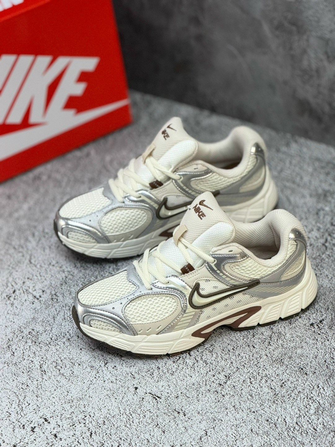 кроссовки nike,,женские кроссовки,кроссовки женские мужские,женские кроссовки nike v5 rnr white/brown