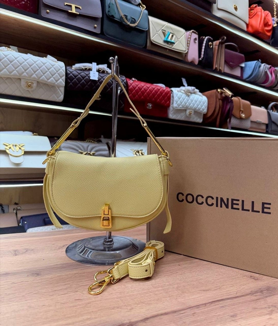сумка coccinelle,сумка женская coccinelle,сумка женская coccinelle натуральная замша,сумка coccinelli натуральная замша 25 × 16 × 6 см,сумка