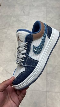 Кроссовки