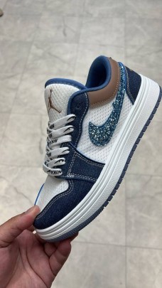 Кроссовки
