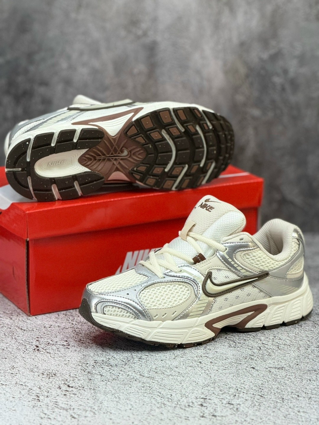 кроссовки nike,,женские кроссовки,кроссовки женские мужские,женские кроссовки nike v5 rnr white/brown