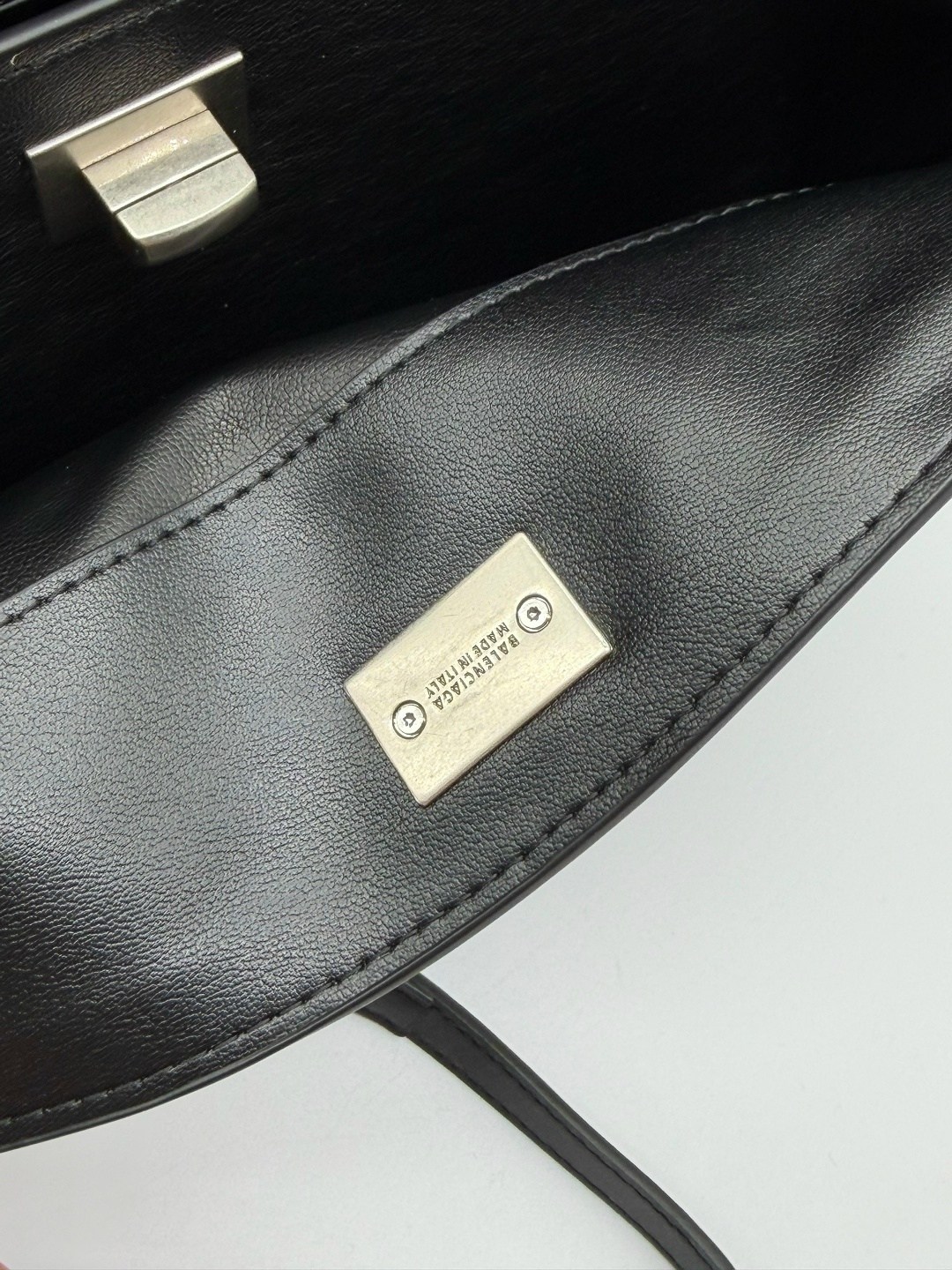 сумка balenciaga натуральная кожа 35-24 см,сумка balenciaga,balenciaga сумка женская,сумка balenciaga rodeo,женская сумка rodeo balenciaga