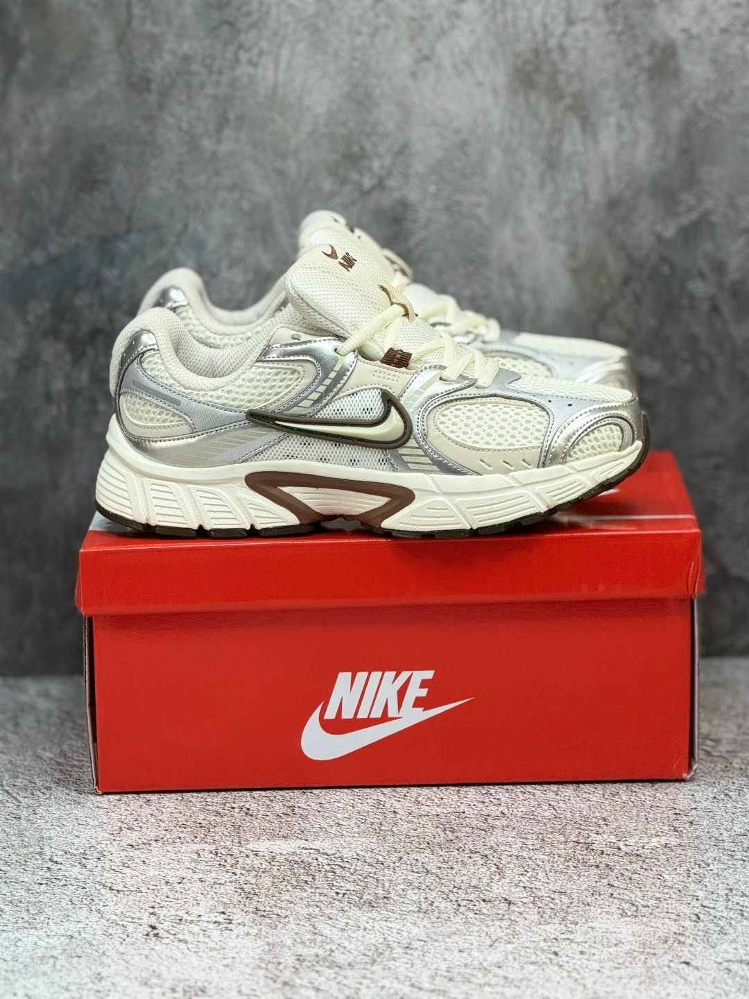 кроссовки nike,,женские кроссовки,кроссовки женские мужские,женские кроссовки nike v5 rnr white/brown