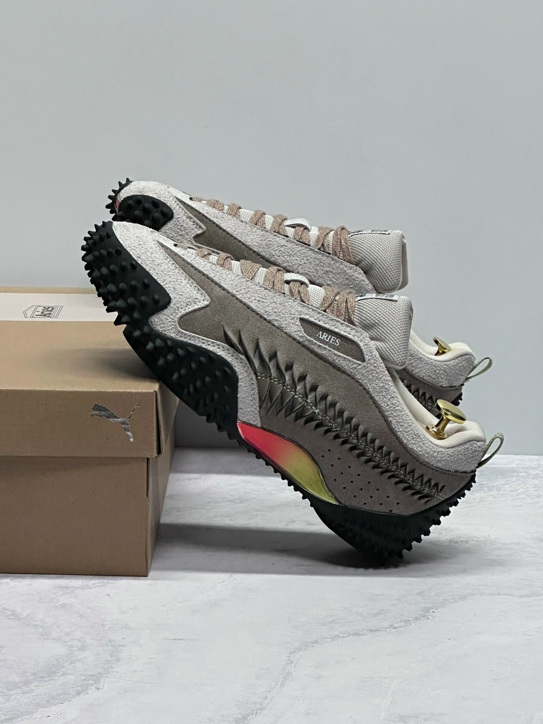 кроссовки puma,кроссовки,кроссовки puma x aries mostro 'tan suede',кроссовки puma aries x mostro 'ecru mouse grey',кроссовки mostro из коллаборации с aries