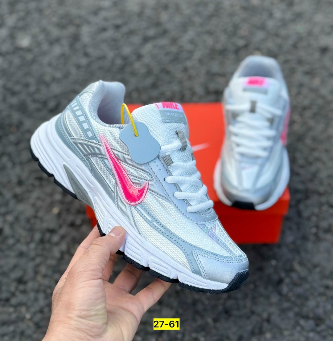 кроссовки nike initiator,женские беговые кроссовки initiator от finish line nike белый,кроссовки,кроссовки nike,кроссовки женские nike initiator белые