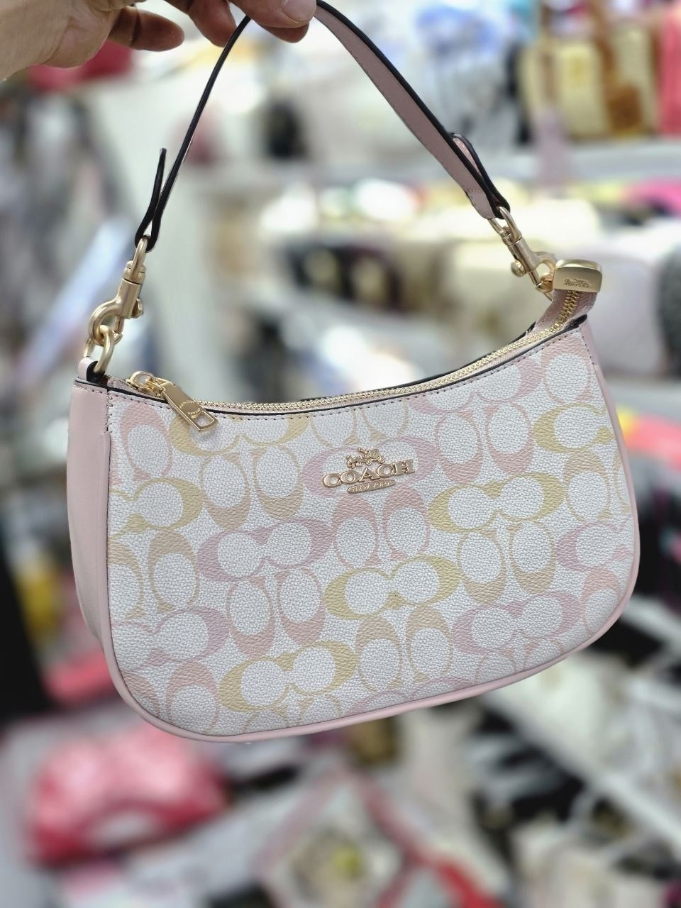 coach сумка на плечо,женская сумка coach,сумка coach,сумка через плечо coach,сумка coach белая летняя через плечо