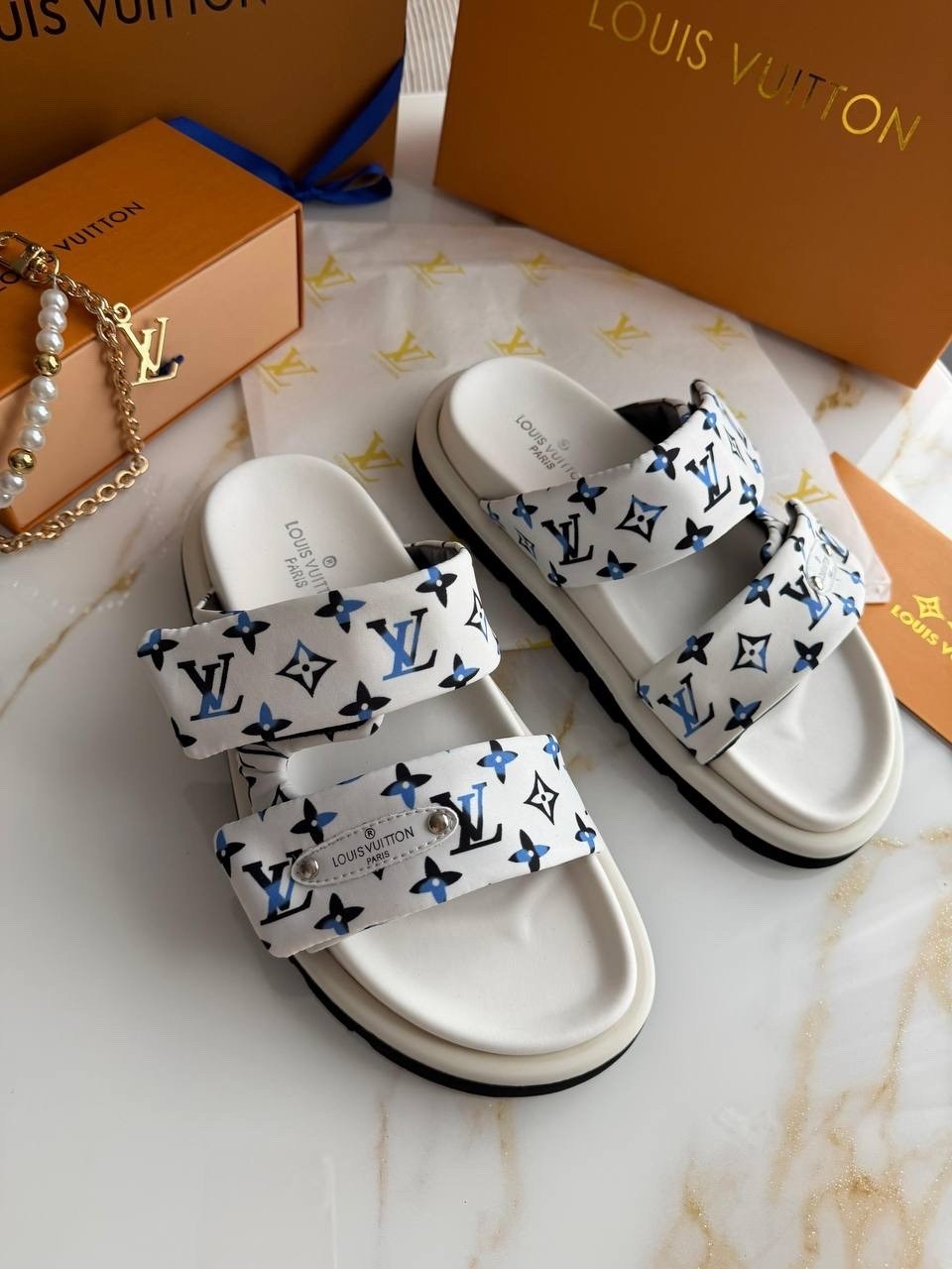 louis vuitton шлепанцы,луи виттон шлепки женские,,шлепанцы женские louis vuitton,босоножки louis vuitton