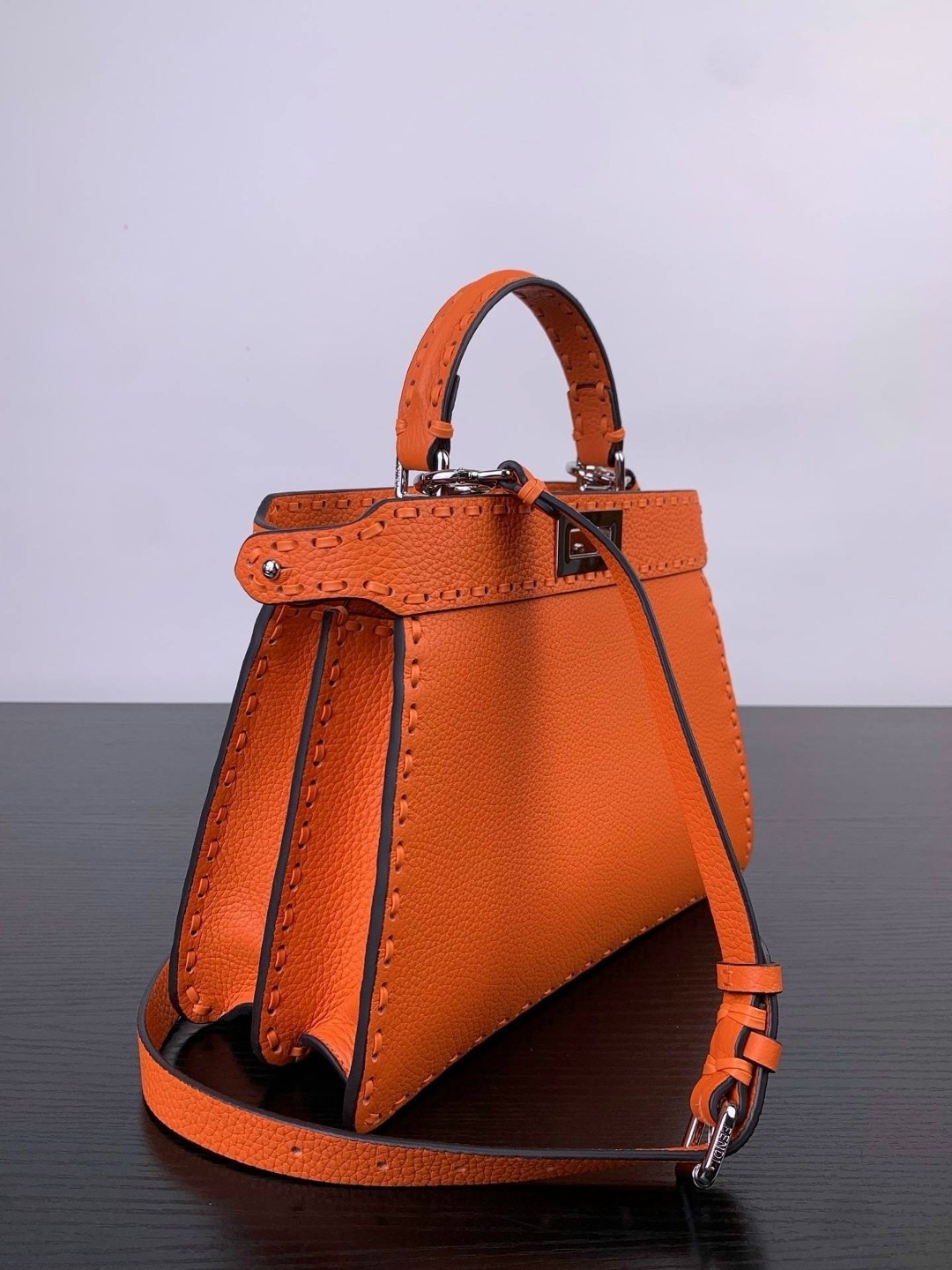 сумка fendi,сумка на плечо fendi,сумка фенди,женская сумка fendi,сумки модные