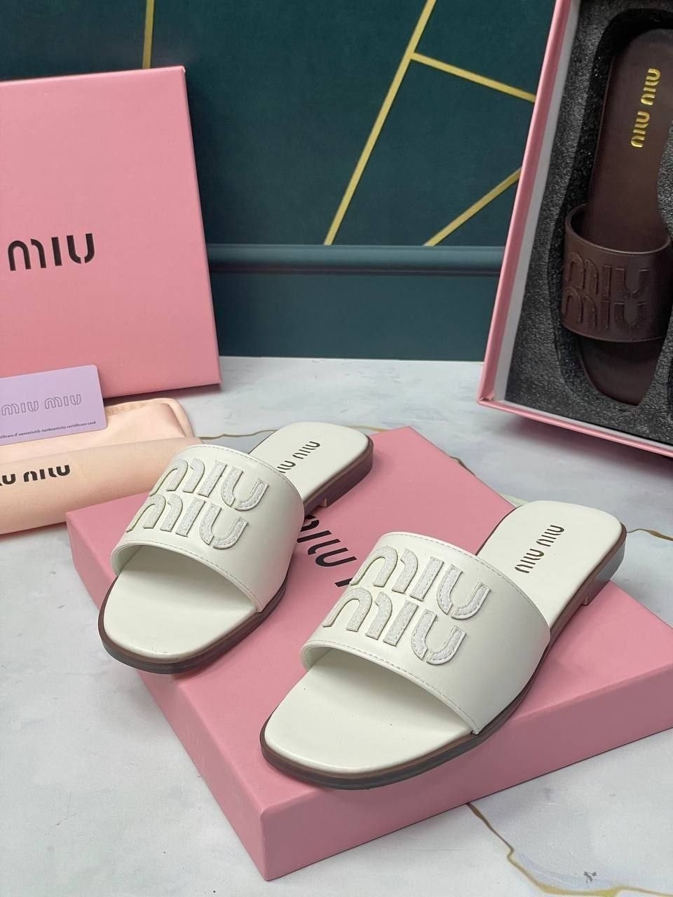 шлепки miu miu,шлепанцы miu miu,,шлепанцы женские,кожаные шлепанцы miu miu