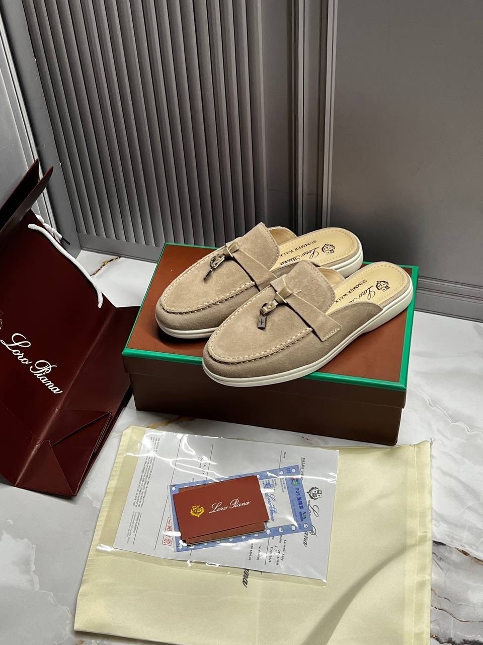 ,женские замшевые мюли loro piana бежевые,мюли loro piana,лоферы loro piana,модные лоферы