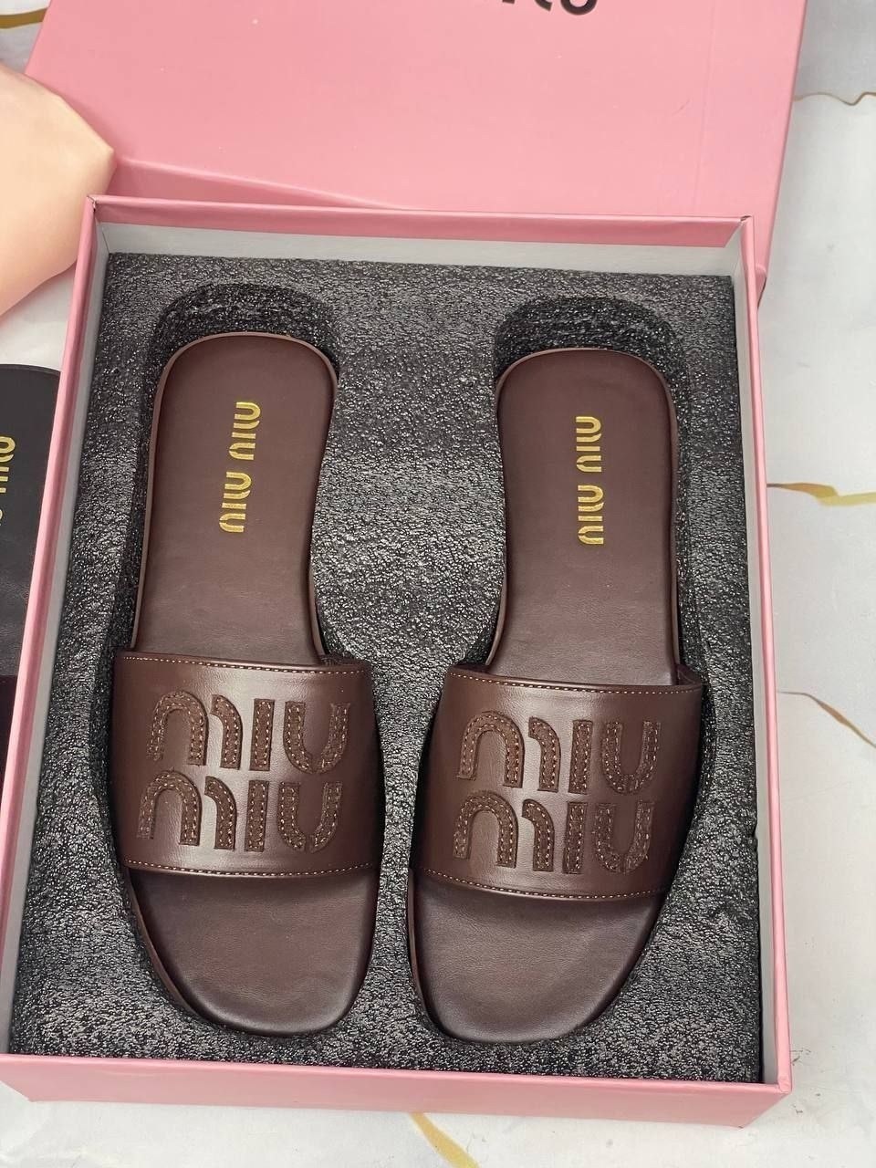 шлепки miu miu,шлепанцы miu miu,,шлепанцы женские,кожаные шлепанцы miu miu