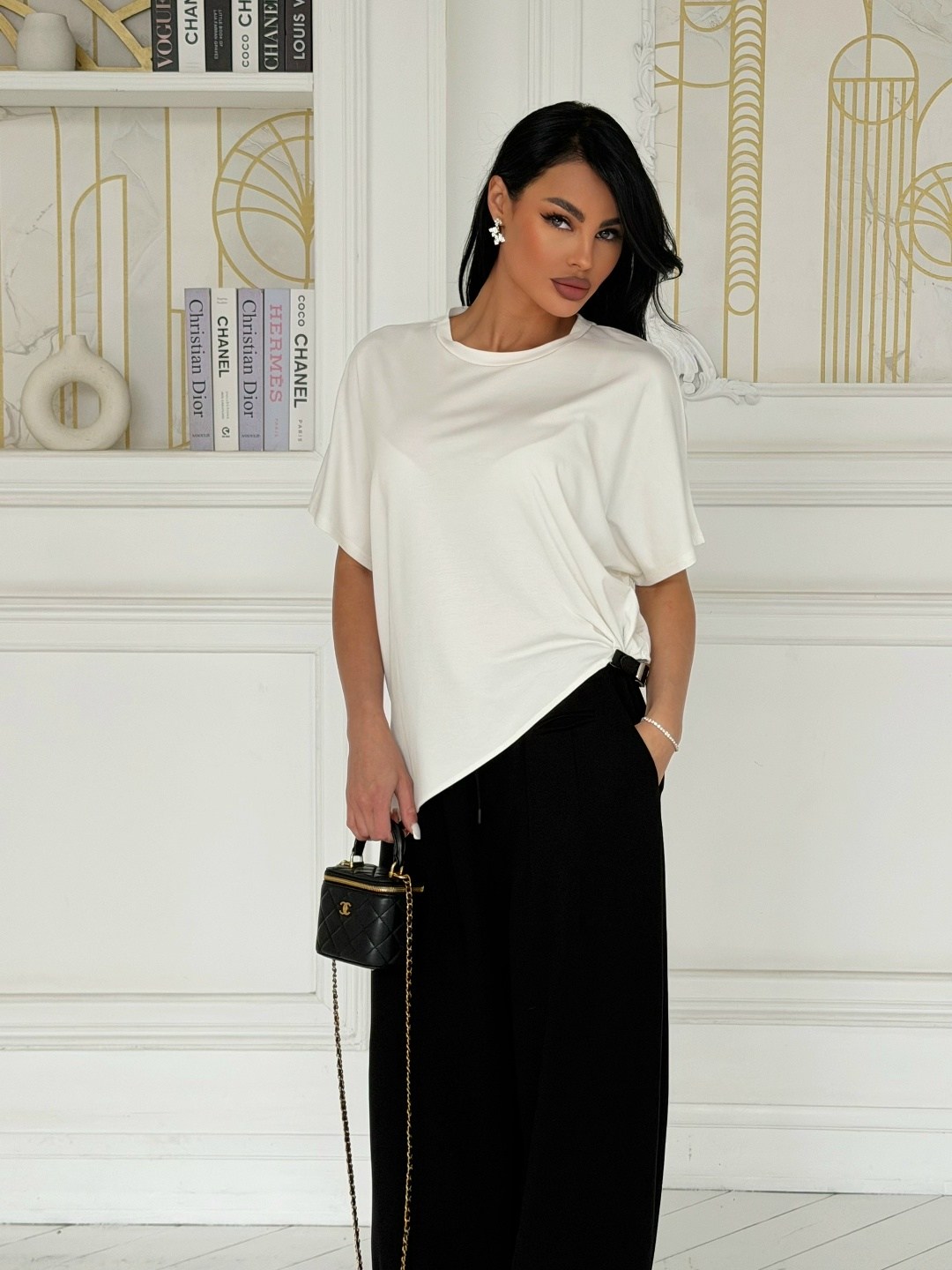 блуза mirsina fashion 1619 белый,брюки стильные,белая женская блуза с асимметричным рукавом из текстиля mirsina fashion 1619,блузка женская,одежда брюки