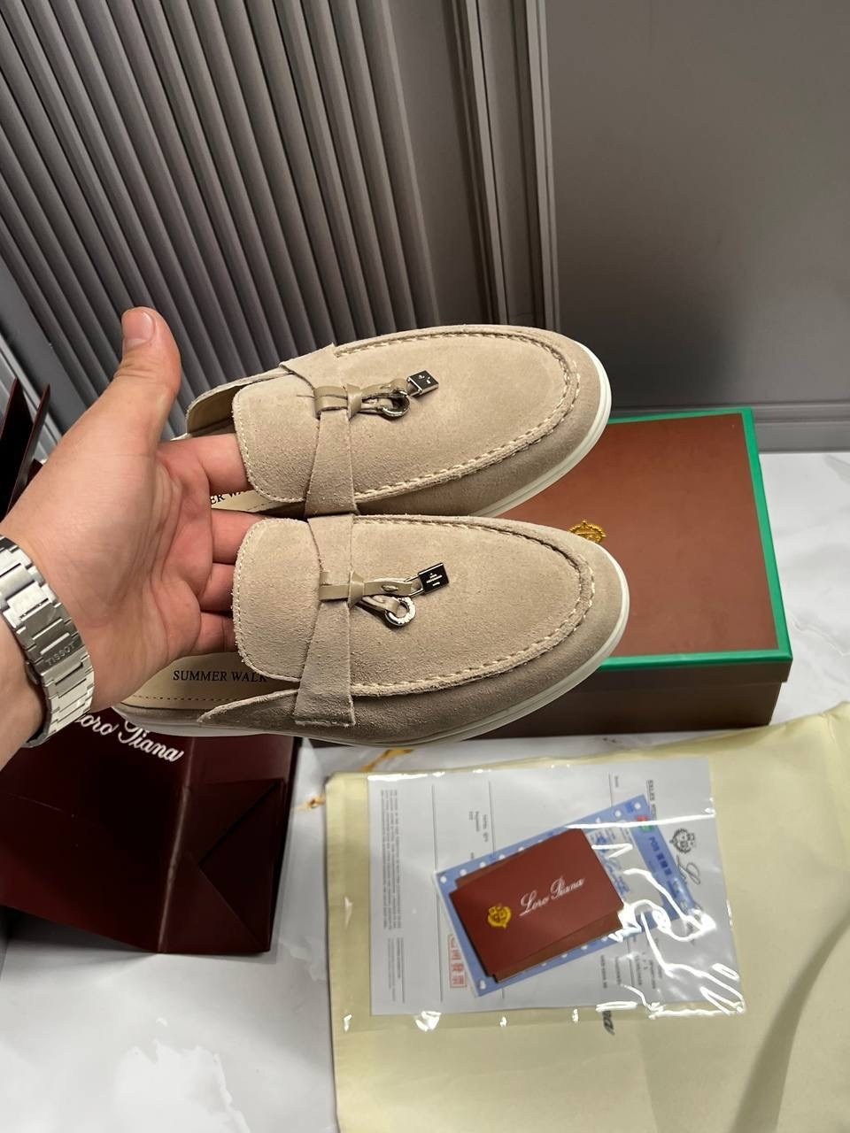 ,женские замшевые мюли loro piana бежевые,мюли loro piana,лоферы loro piana,модные лоферы