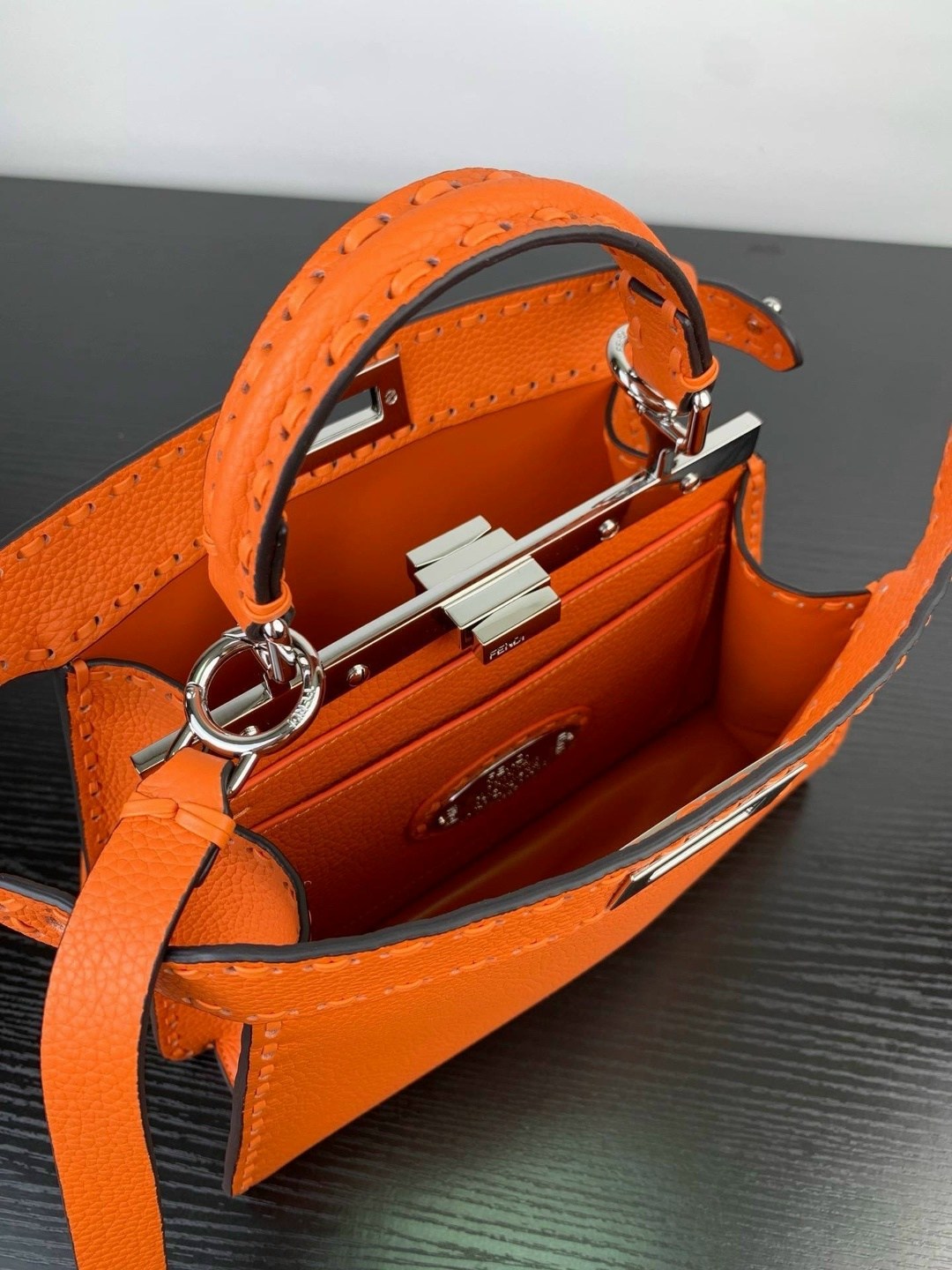 сумка fendi,сумка на плечо fendi,сумка фенди,женская сумка fendi,сумки модные