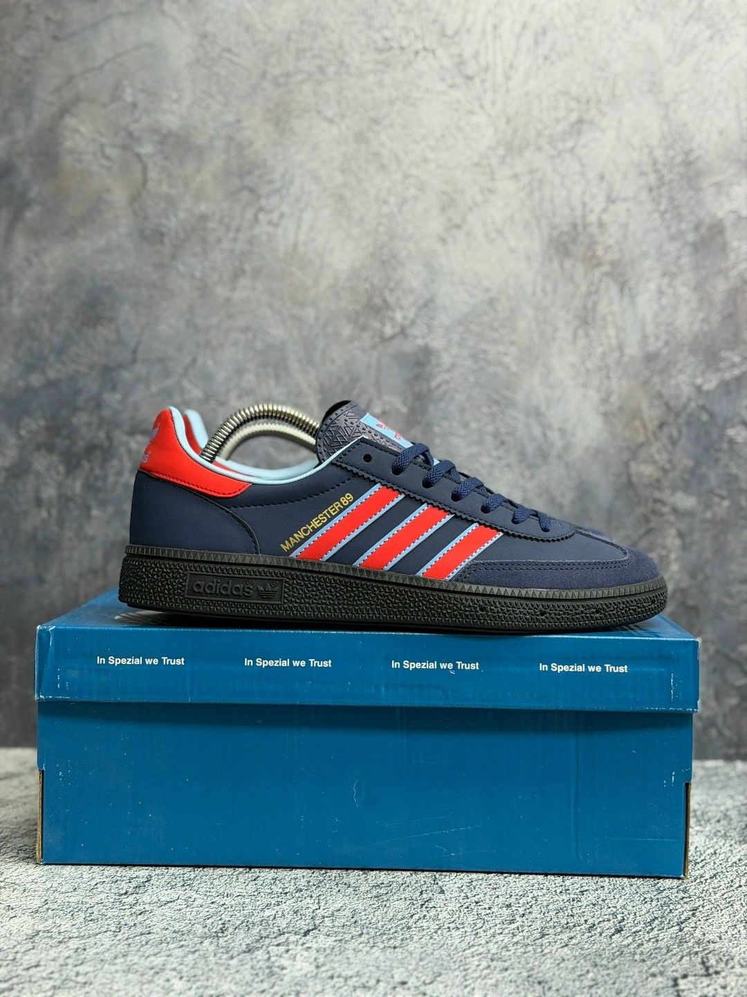 кроссовки adidas spezial manchester 89,кроссовки adidas manchester 89 spzl 'dark blue',adidas manchester 89,кроссовки adidas manchester spezial x c.p. company,adidas spezial manchester 89