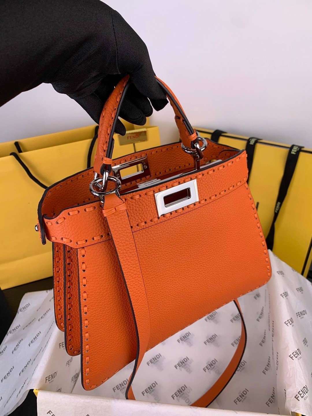 сумка fendi,сумка на плечо fendi,сумка фенди,женская сумка fendi,сумки модные