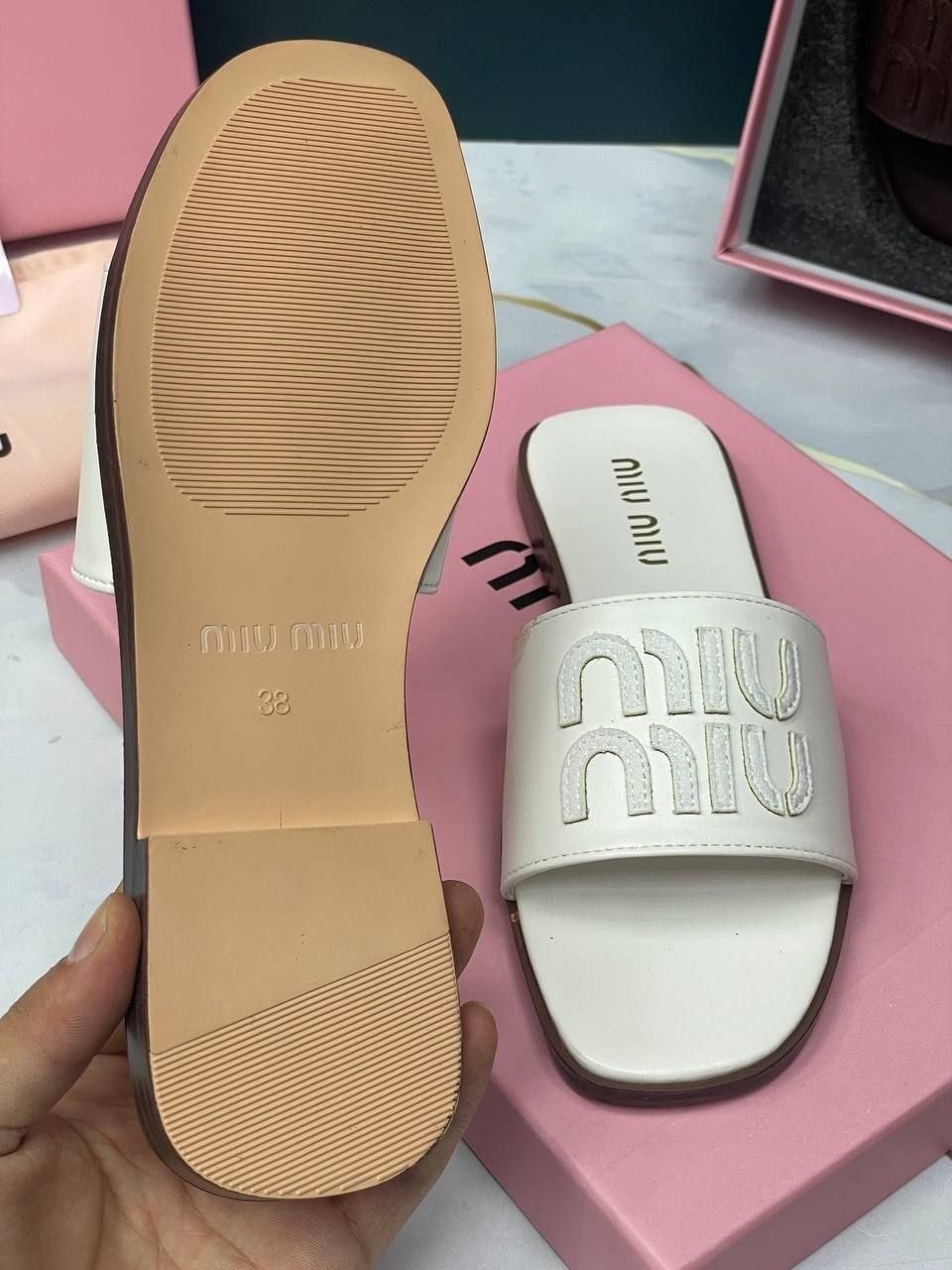 шлепки miu miu,шлепанцы miu miu,,шлепанцы женские,кожаные шлепанцы miu miu