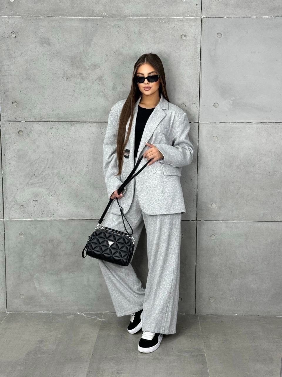 сумки guess через плечо кросс боди,стильная женская сумка,сумка через плечо guess,стильная женская сумка на плечо,сумка гесс кросс боди