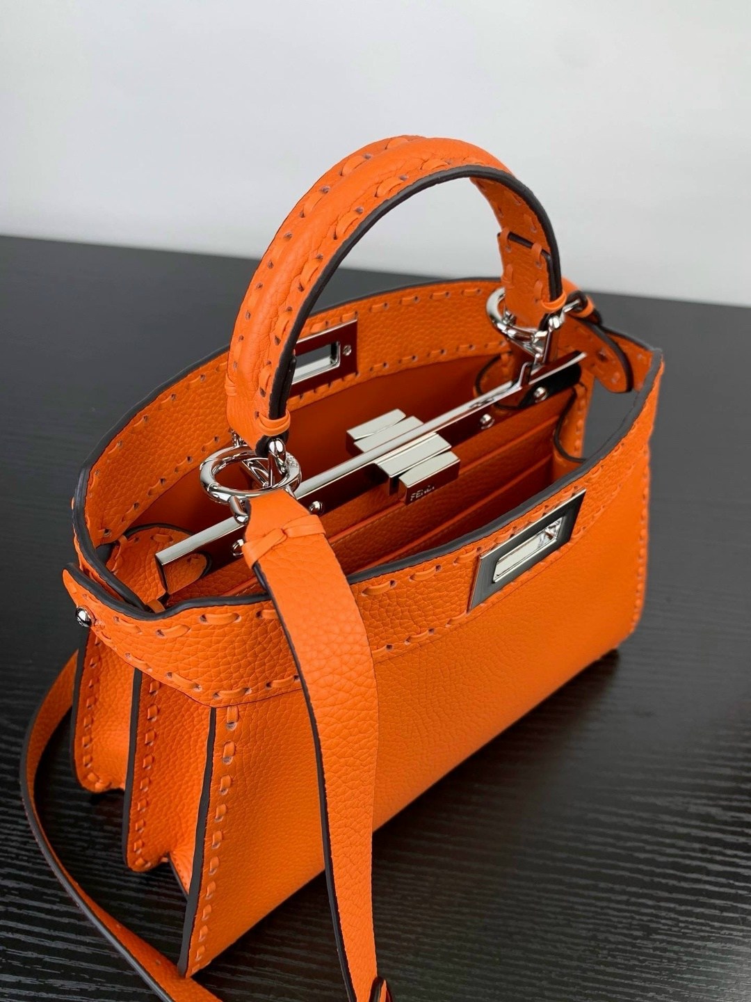 сумка fendi,сумка на плечо fendi,сумка фенди,женская сумка fendi,сумки модные