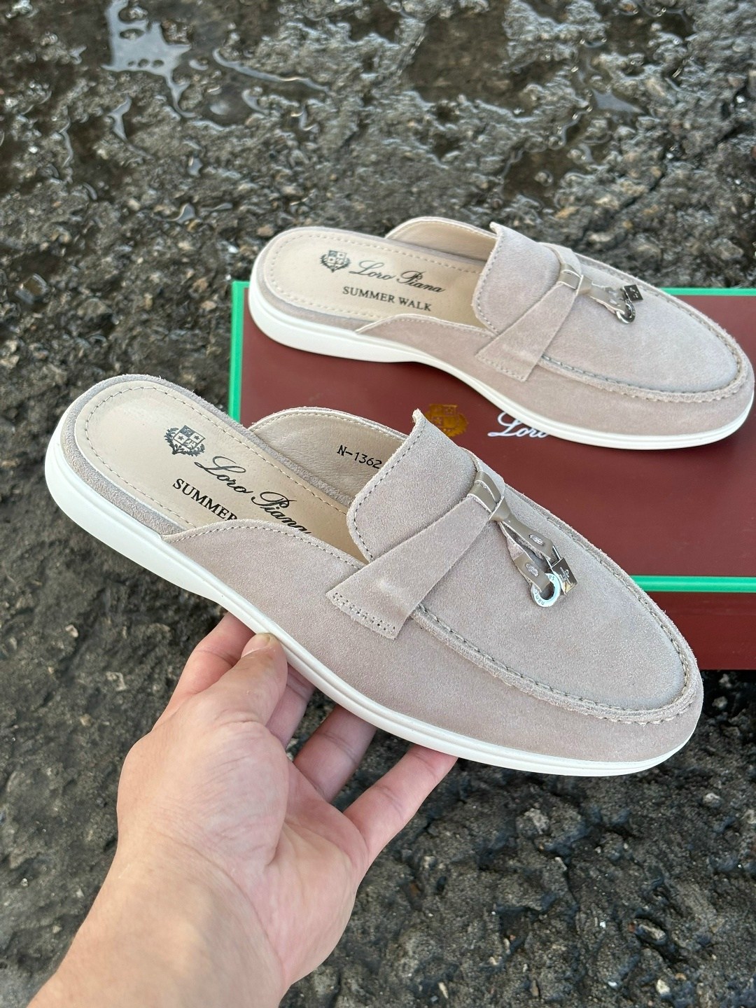 мюли loro piana,,женские замшевые мюли loro piana бежевые,лоферы loro piana,мюли замшевые