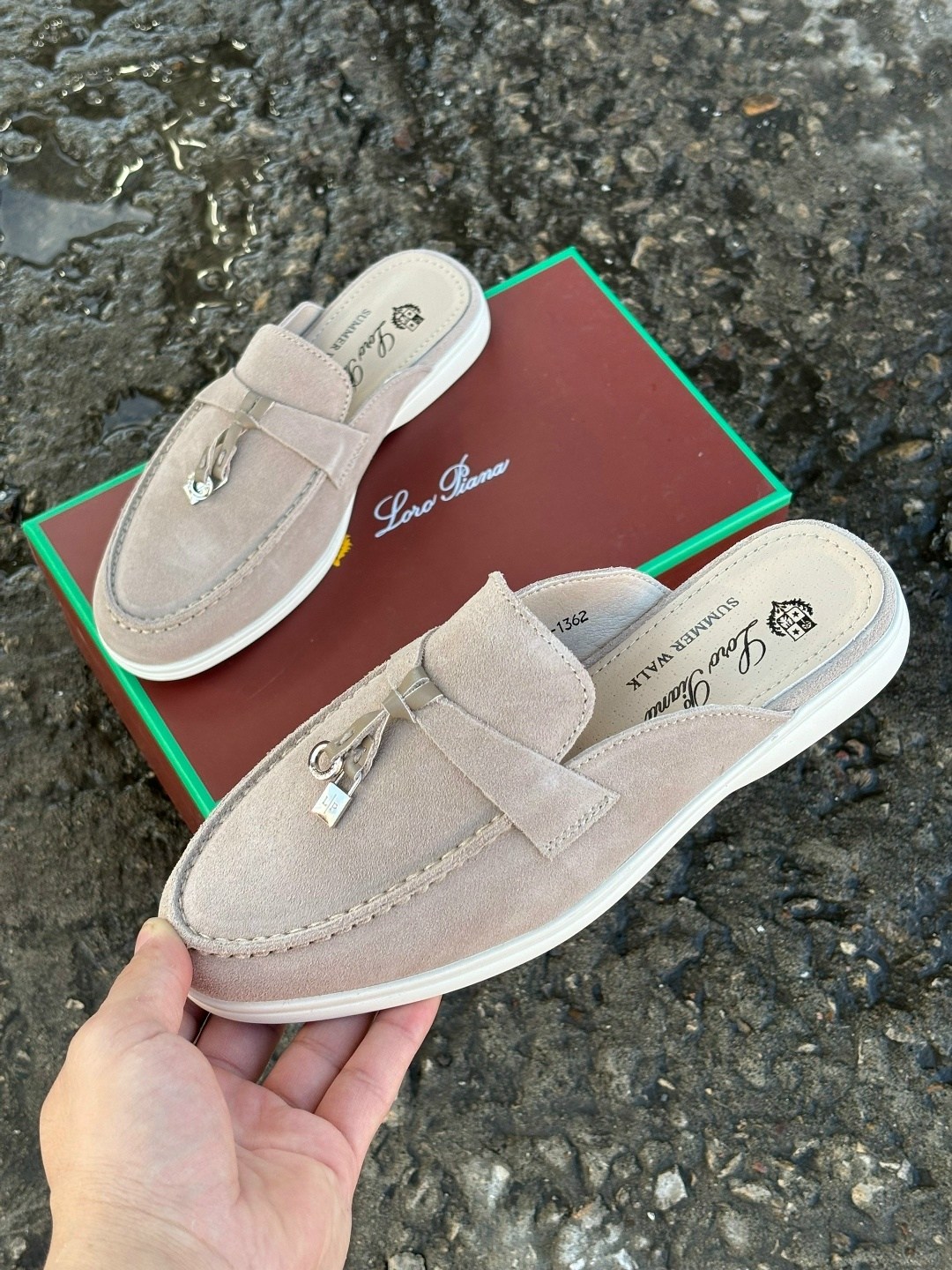 мюли loro piana,,женские замшевые мюли loro piana бежевые,лоферы loro piana,мюли замшевые