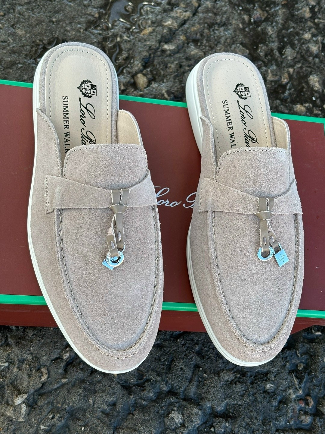 мюли loro piana,,женские замшевые мюли loro piana бежевые,лоферы loro piana,мюли замшевые