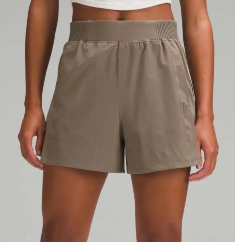 короткие шорты со свободной подкладкой lululemon,шорты свободные,повседневные шорты,шорты женские,спортивные шорты