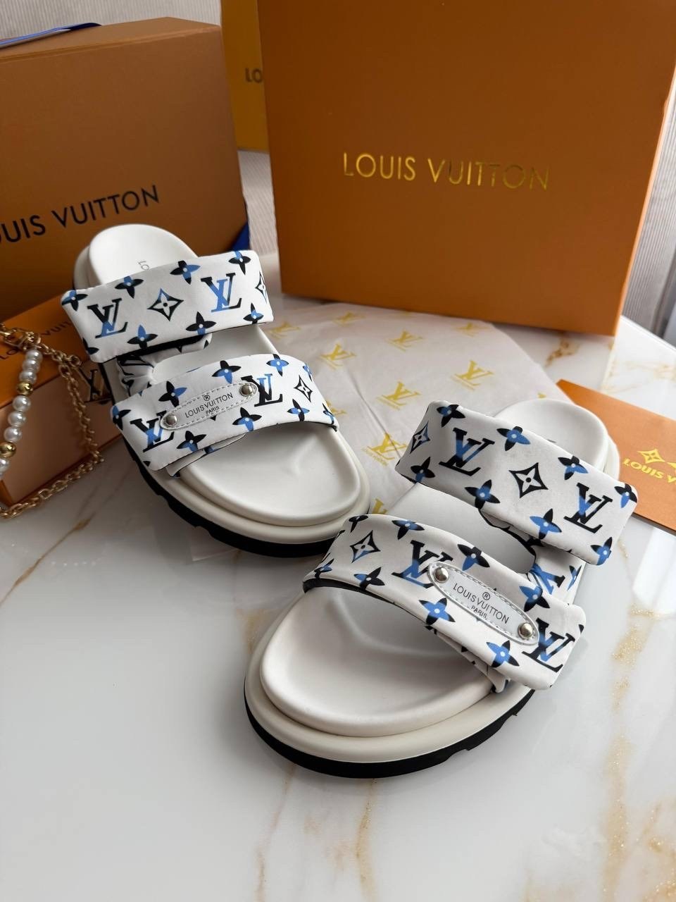 louis vuitton шлепанцы,луи виттон шлепки женские,,шлепанцы женские louis vuitton,босоножки louis vuitton
