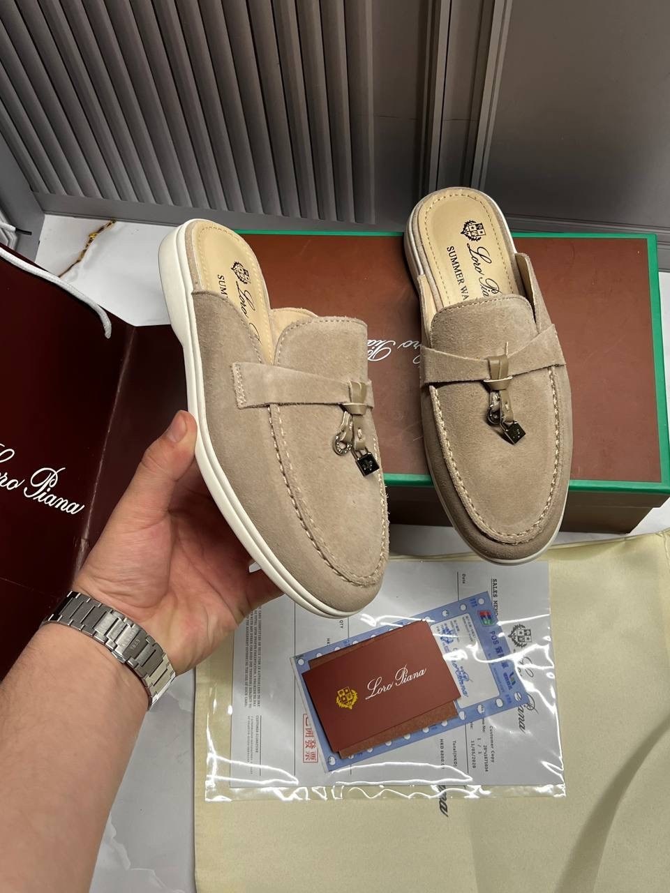 ,женские замшевые мюли loro piana бежевые,мюли loro piana,лоферы loro piana,модные лоферы