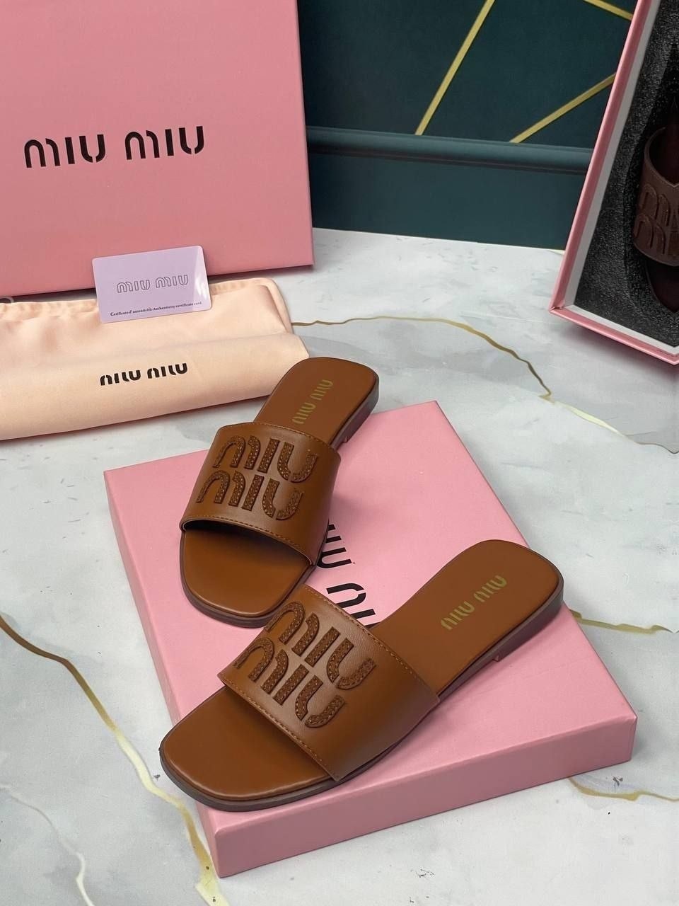 шлепки miu miu,шлепанцы miu miu,,шлепанцы женские,кожаные шлепанцы miu miu