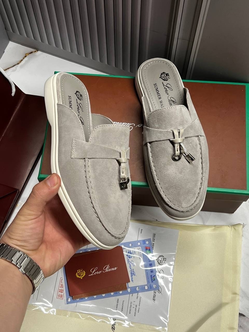 ,женские замшевые мюли loro piana бежевые,мюли loro piana,лоферы loro piana,модные лоферы