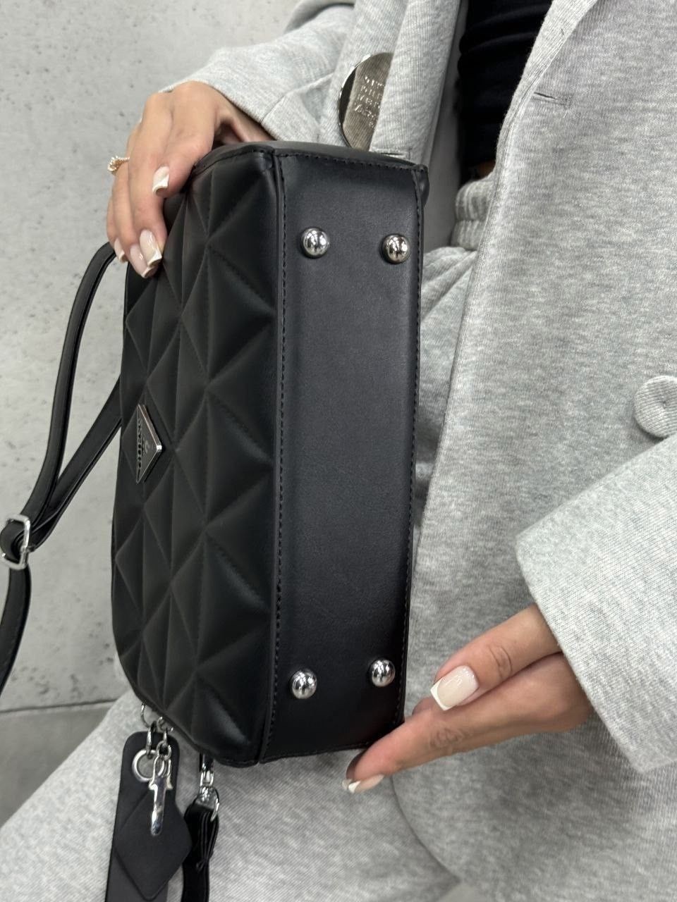 сумки guess через плечо кросс боди,стильная женская сумка,сумка через плечо guess,стильная женская сумка на плечо,сумка гесс кросс боди