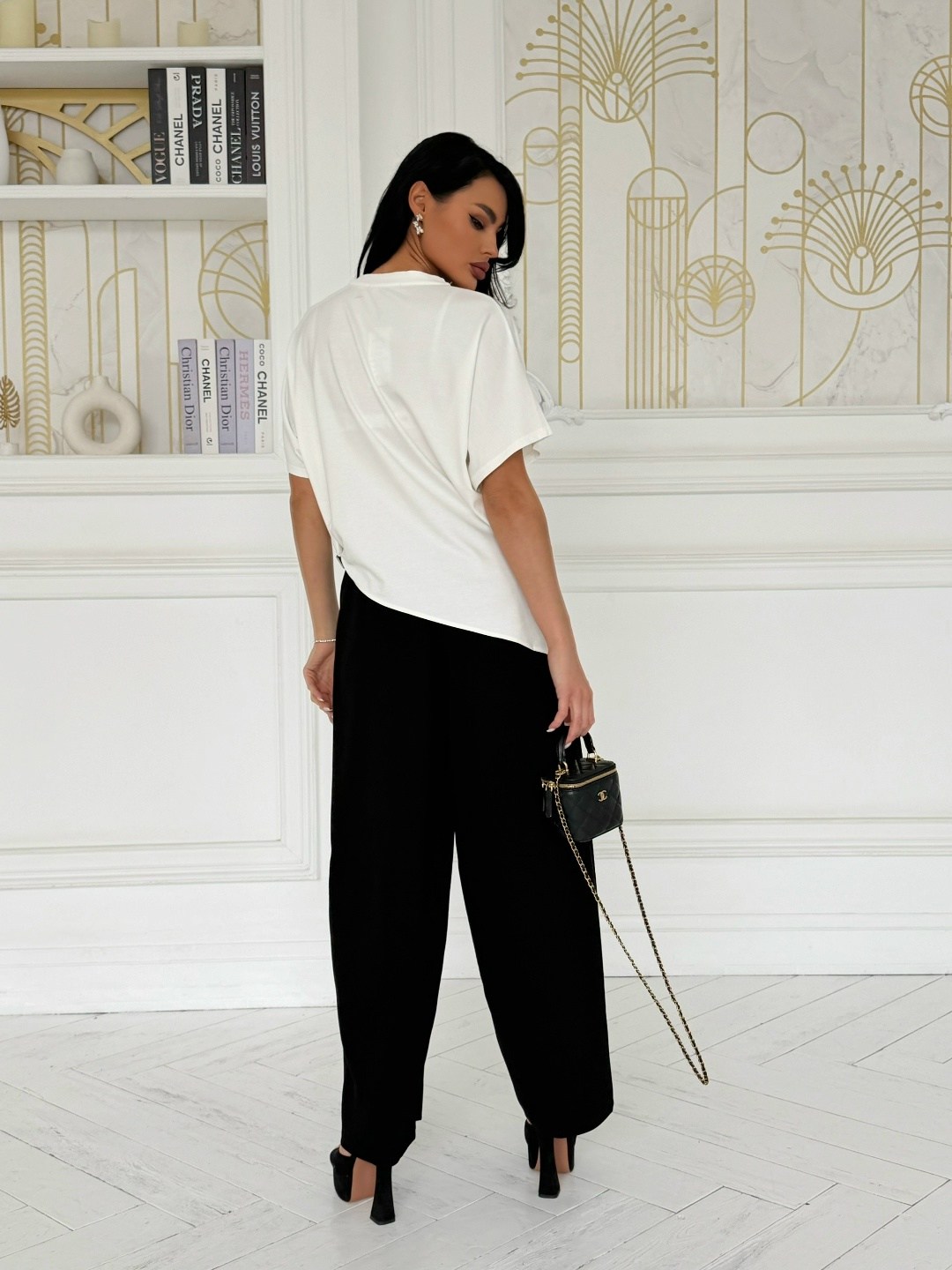 блуза mirsina fashion 1619 белый,брюки стильные,белая женская блуза с асимметричным рукавом из текстиля mirsina fashion 1619,блузка женская,одежда брюки