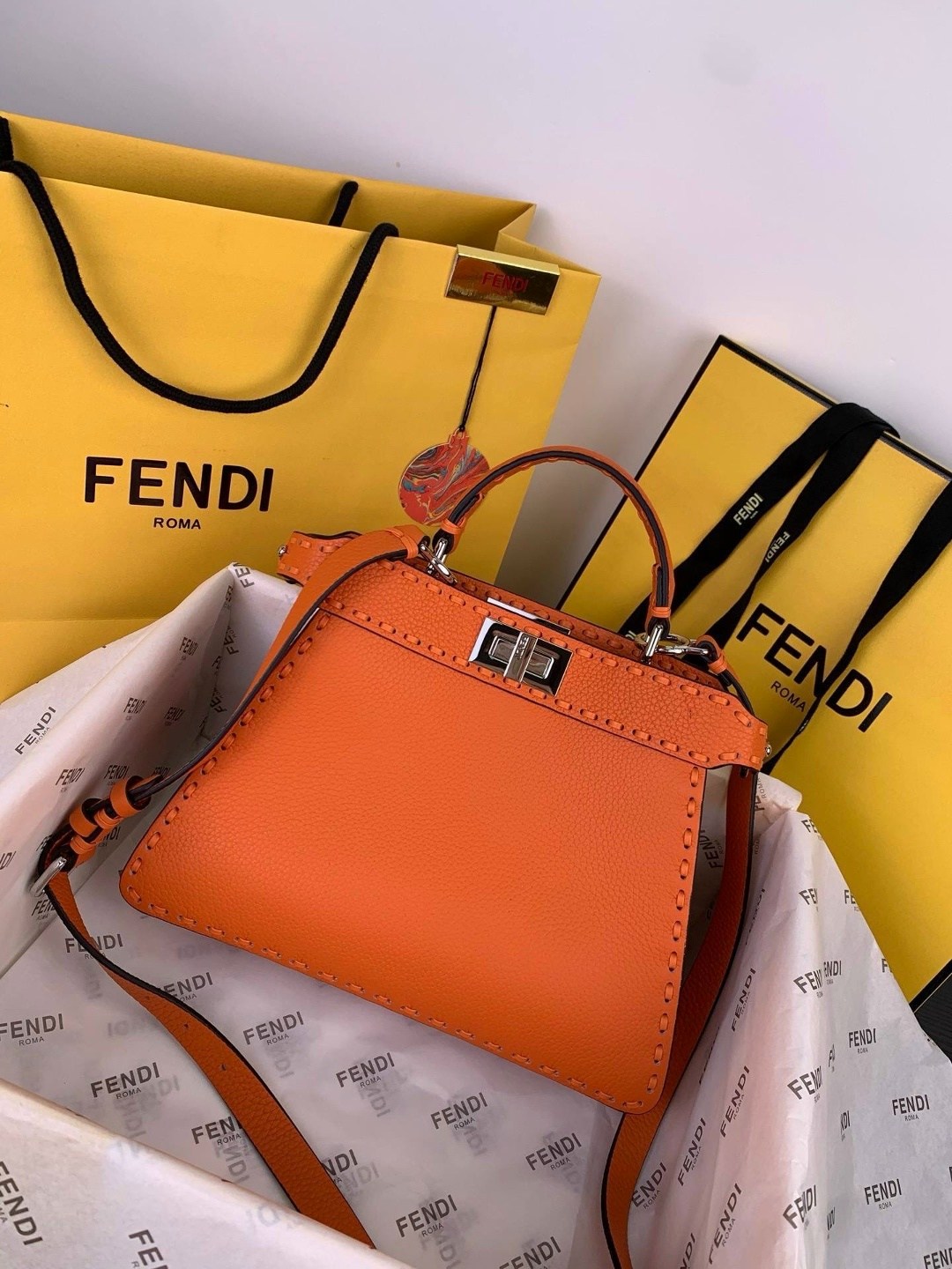 сумка fendi,сумка на плечо fendi,сумка фенди,женская сумка fendi,сумки модные