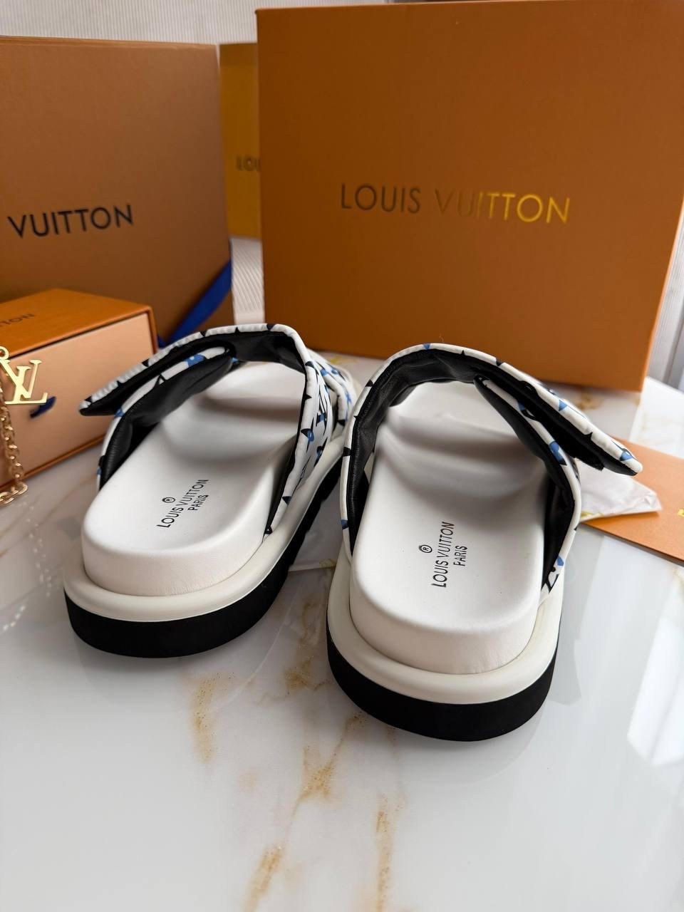 louis vuitton шлепанцы,луи виттон шлепки женские,,шлепанцы женские louis vuitton,босоножки louis vuitton