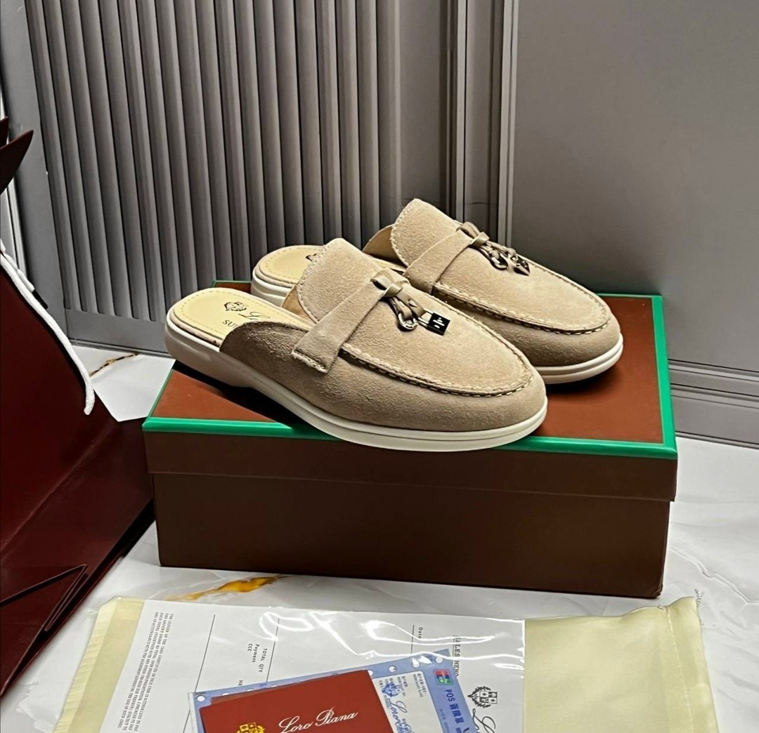 ,женские замшевые мюли loro piana бежевые,мюли loro piana,лоферы loro piana,модные лоферы