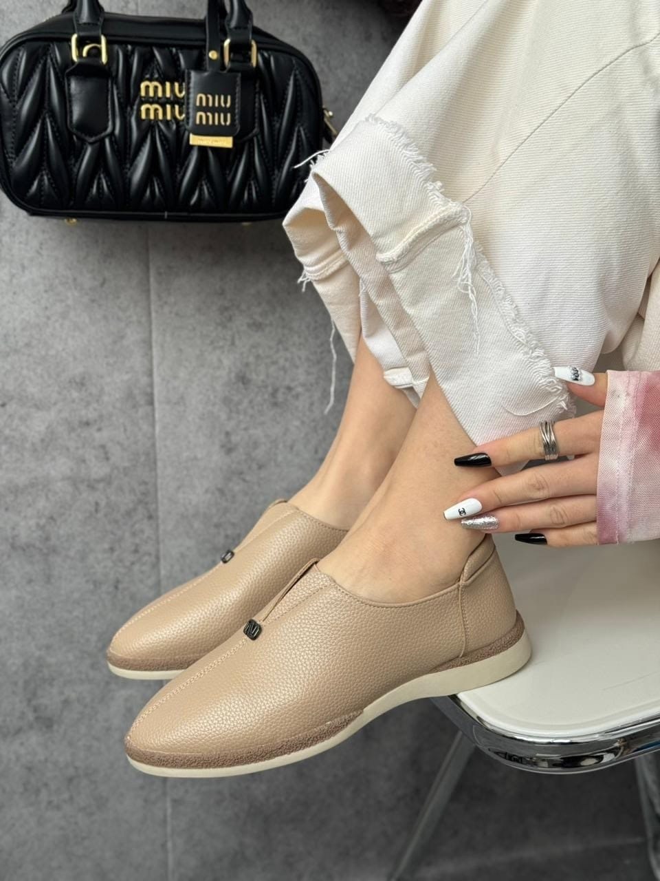 сумка miu miu,сумка женская miu miu,женская черная кожаная сумка miu miu arcadie,сумка женская,стеганая сумка arcadie miu miu черный